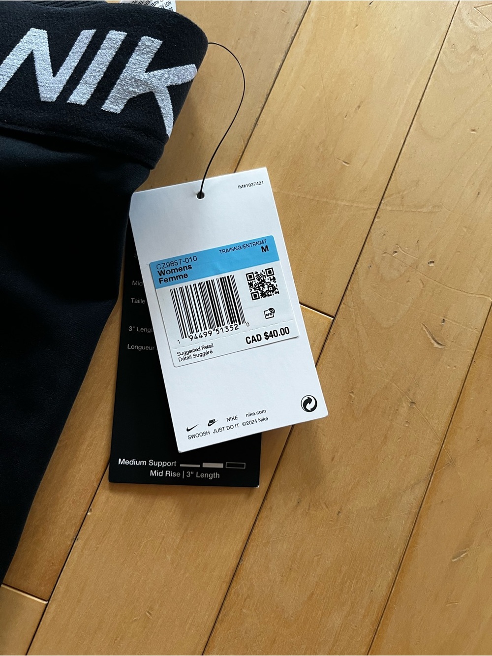 Nike Pro Black Women's Bike Shorts with White Logo - Picture 4 of 6